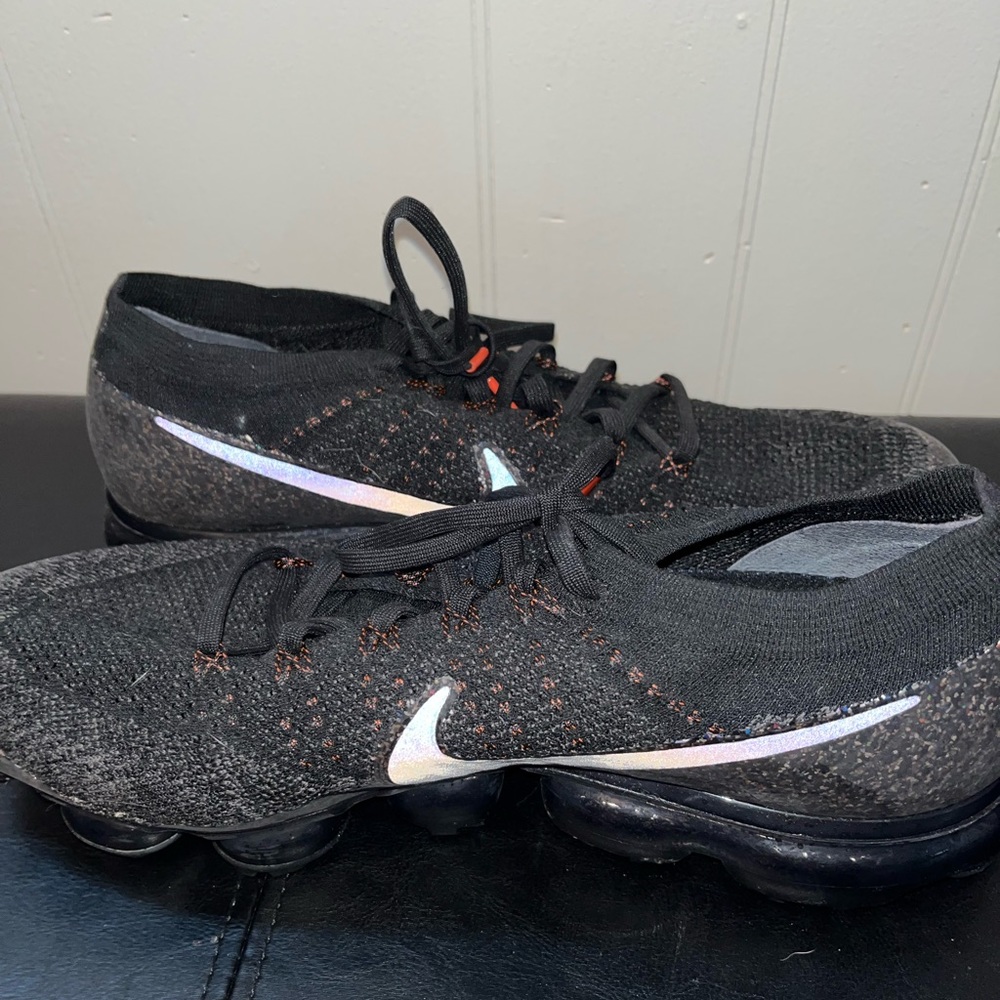 Nike Vapor Max Mens 11.5 black Flyknit with red accents, great condition